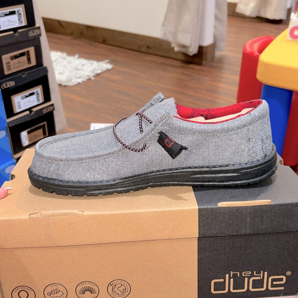 hey dude slip on